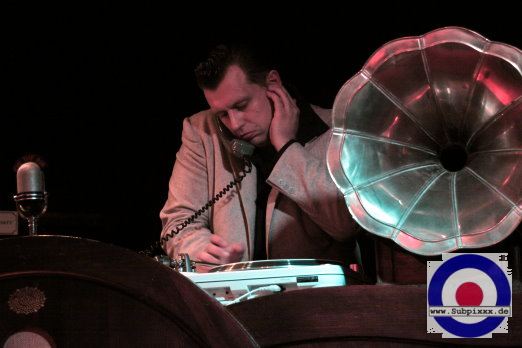 DJ Shakin Casi (D) with DJ Screamin Jordan (D) Ballroom Goes Burlesque - Noels Ballroom Leipzig 17. September 2011 (5).JPG